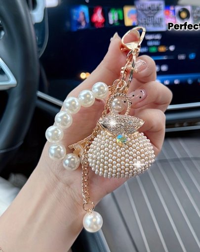 Luxury Golden-Tone Keychain, Sparkling Rhinestone Shiny Elegant Car Remote Pendant, High-End Bling Alloy Ornament, Women's Fashion Bag Charm Accessory, Perfect Gift for Valentine's Day, Birthday, Anniversary and New Year