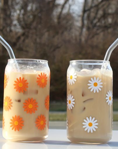 1pc, Daisy Pattern Tumbler with Lid and Straw, 16.9oz Can-Shaped Water Cup, Cute Coffee Cup for Beer, Juice, Milk, Birthday Gift, Summer Drinkware